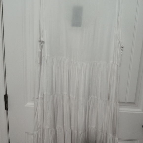 New White Sunmer Ruffle Dress / Size 2X - Picture 4 of 7